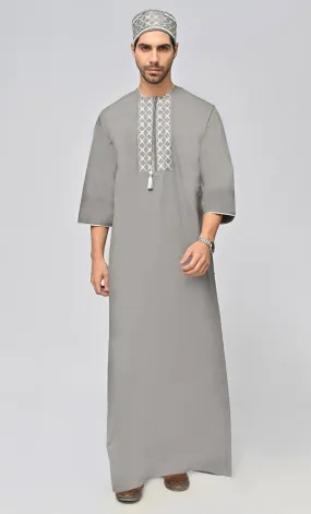 Buy Mens Geometric Embroidered Thobe/Jubba With Pockets And Kufi